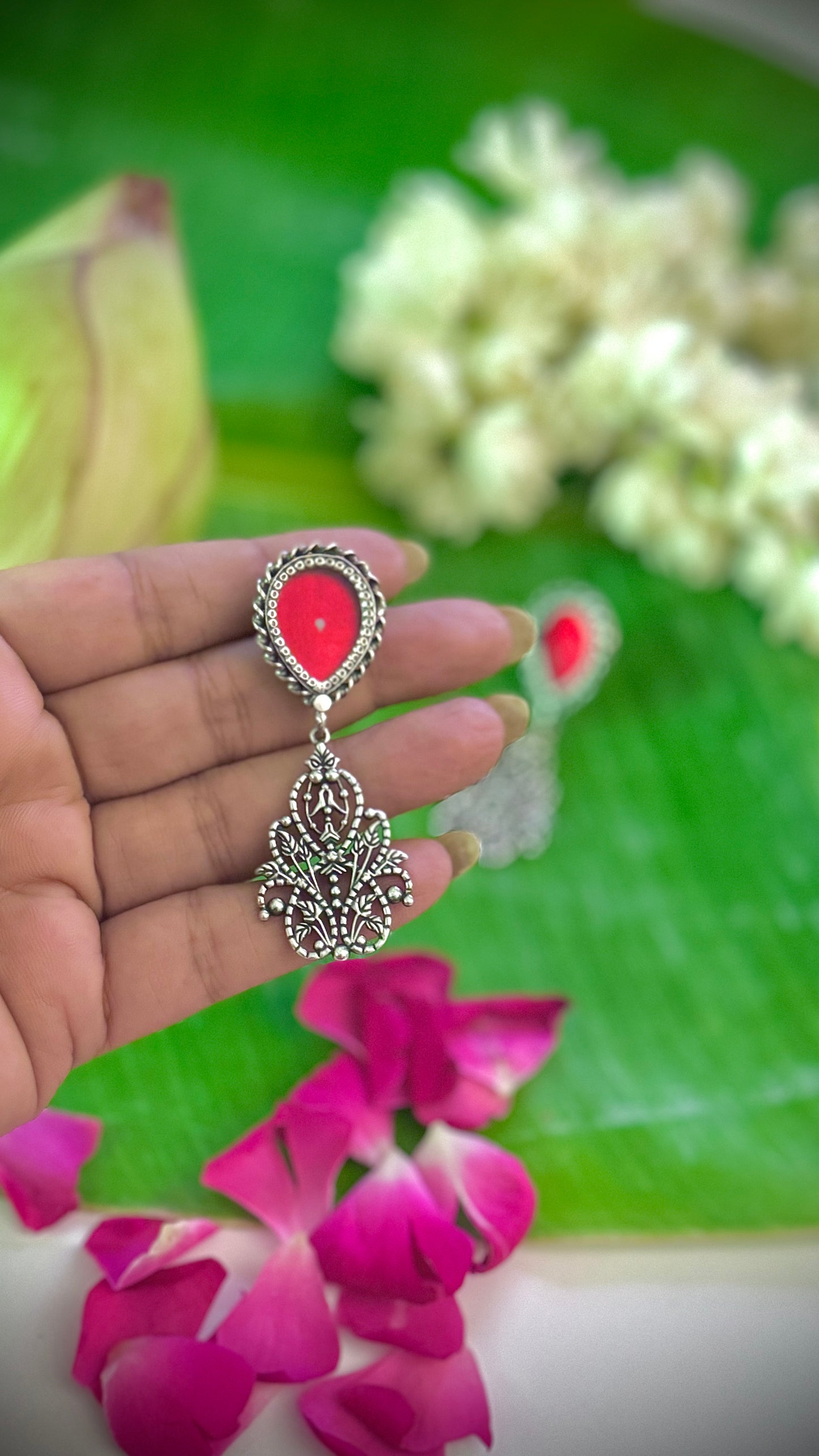 Phooljhadi : Illuminate your festive look with the timeless charm.