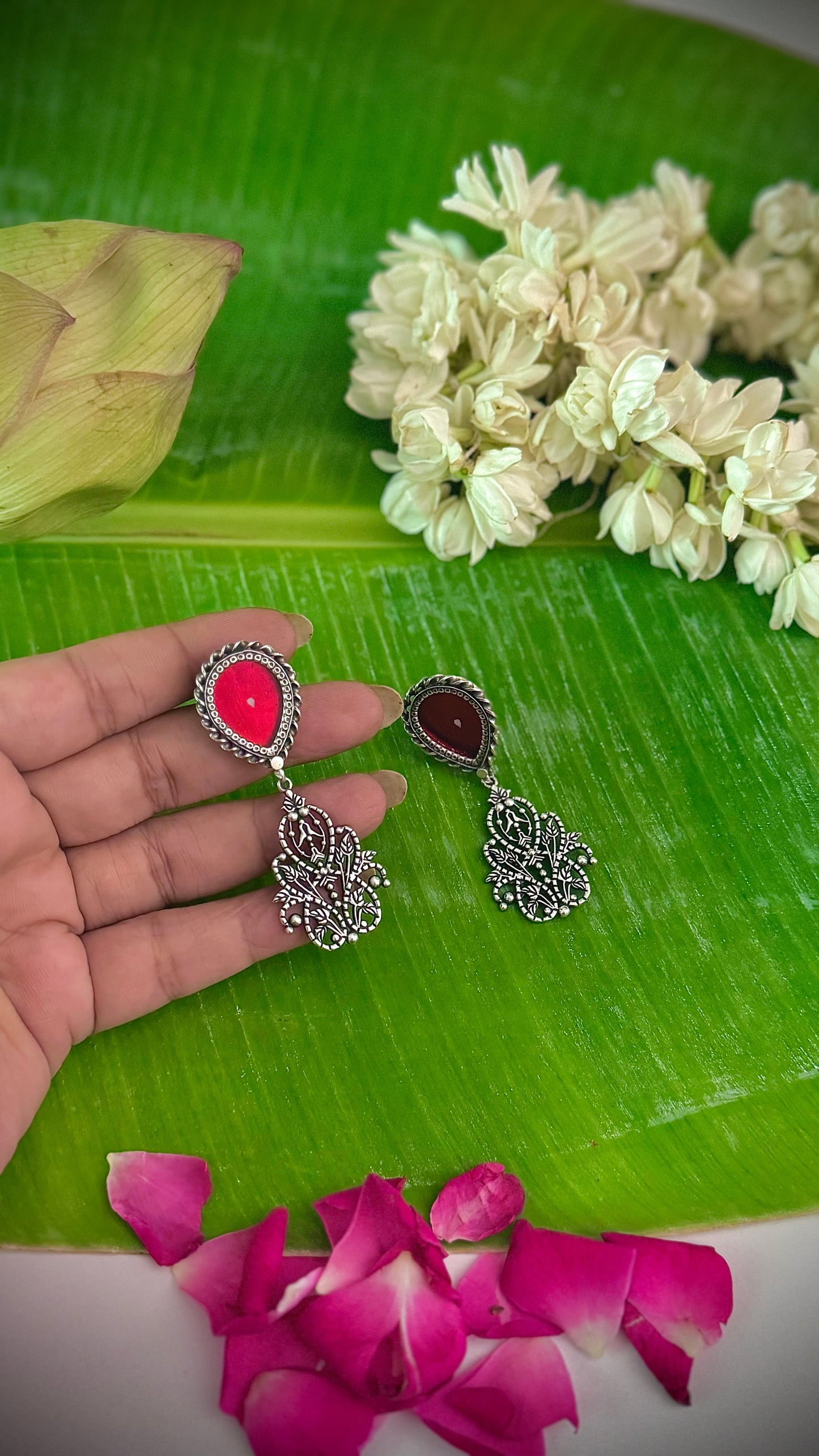 Phooljhadi : Illuminate your festive look with the timeless charm.