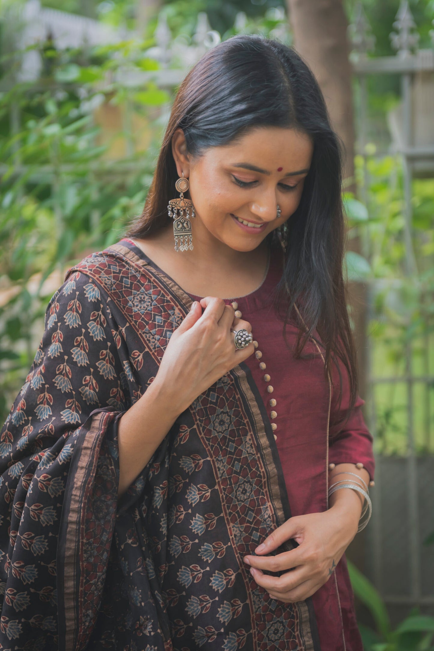 Anundita : The Charming Long Classic Plain Silver Beauty