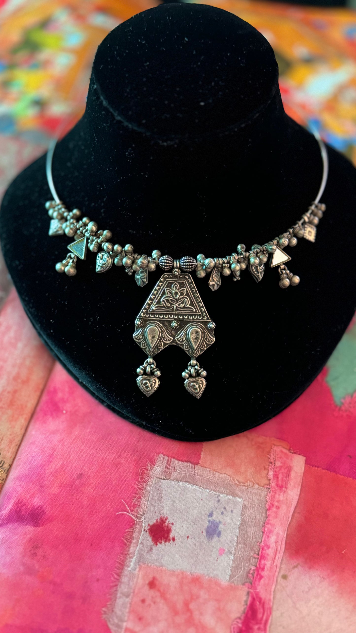 Fusion Hasli “Tripti” - A Masterpiece that merges Tradition with Contemporary Charm.