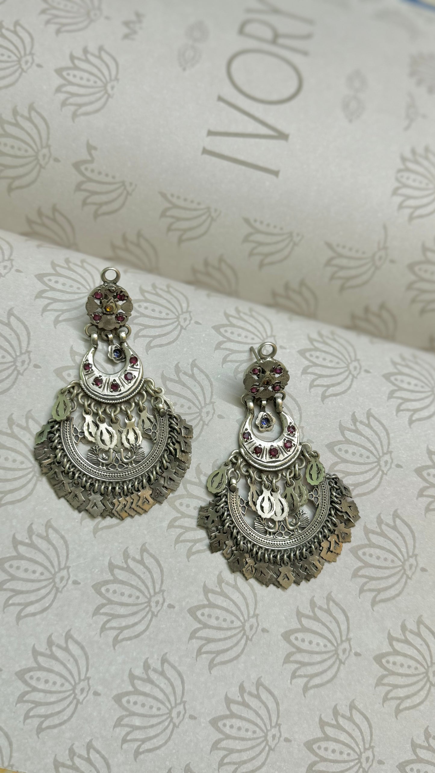 “Meera” : Vintage Chandbalis.