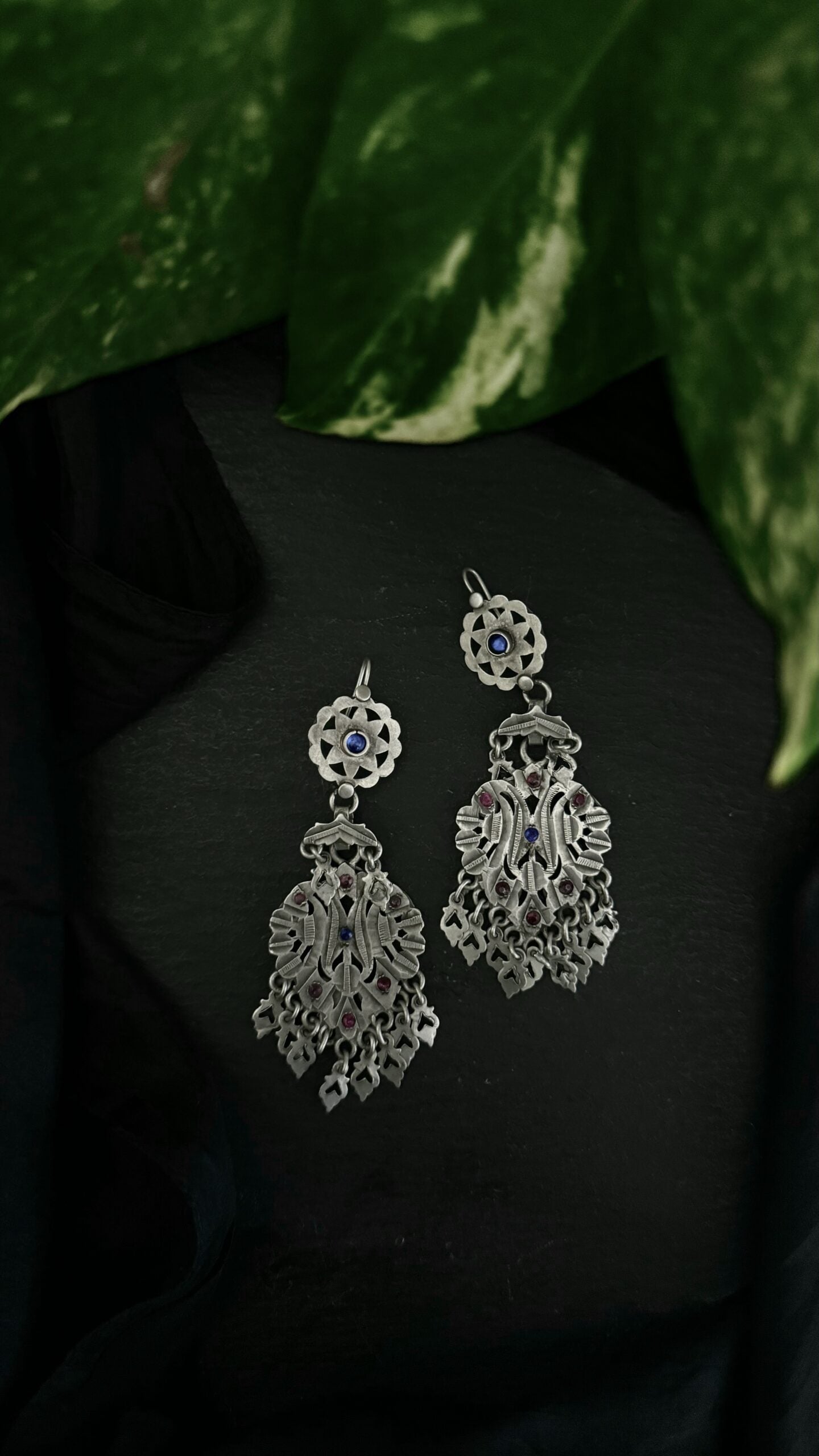 "Rani Riddles" : These earrings carry the spirit of a glamorous past.