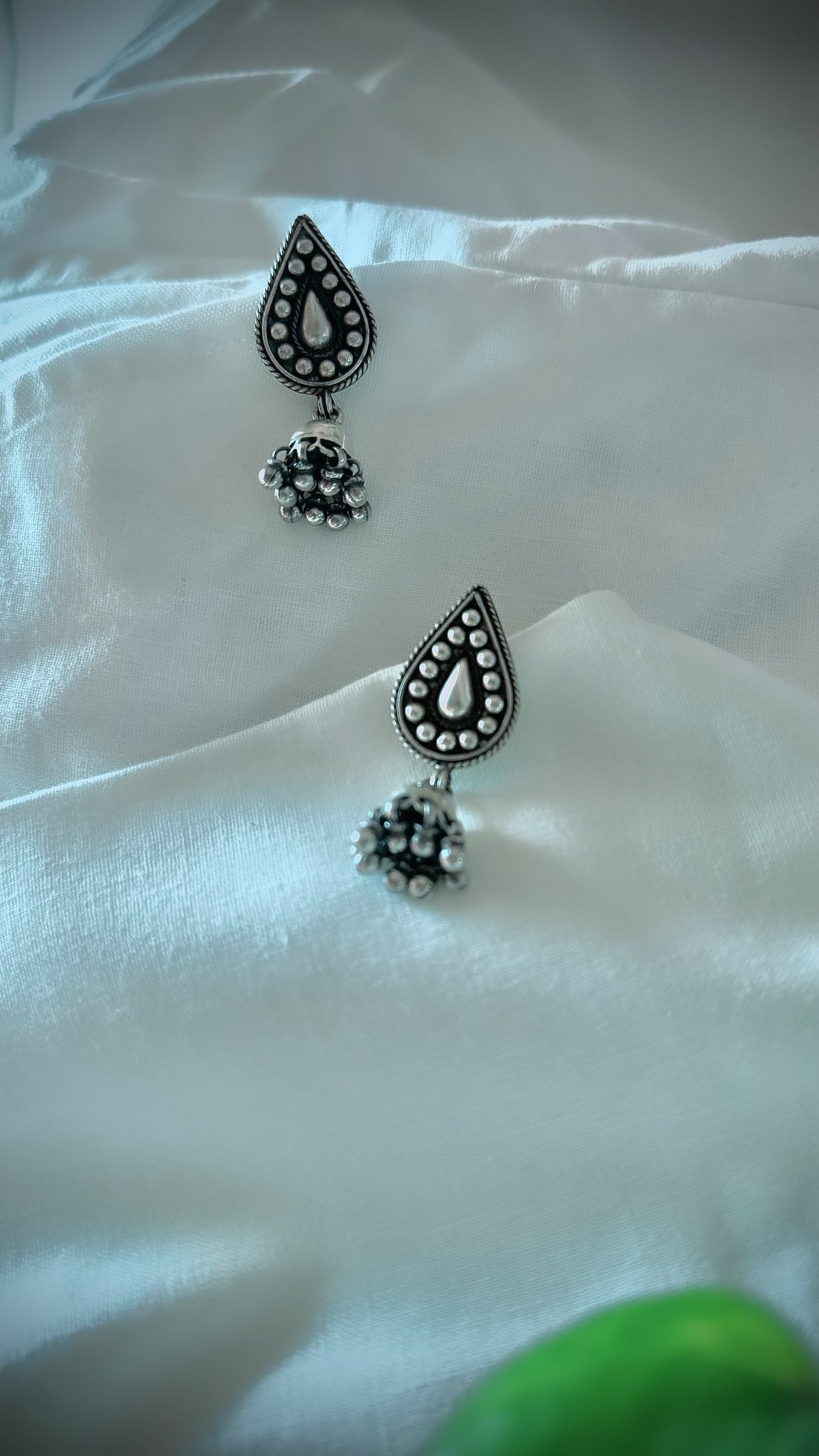 "Meethi Meethi Jhumkiyaan" : Discover the divine allure of these small silver jhumkis.