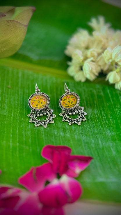 Phooljhadi : Illuminate your festive look with the timeless charm.