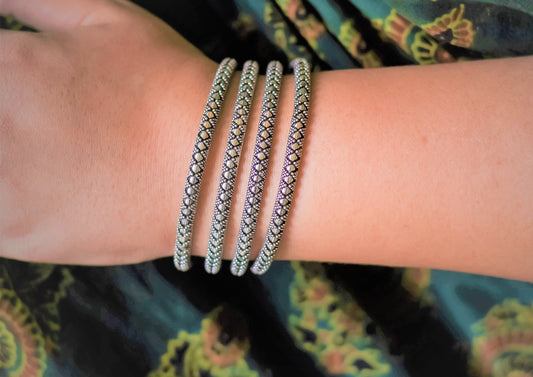 Arohi-Silver Bangle