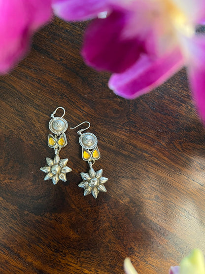 Flos : Charming Floral earrings with dash of mustard kemp Stone