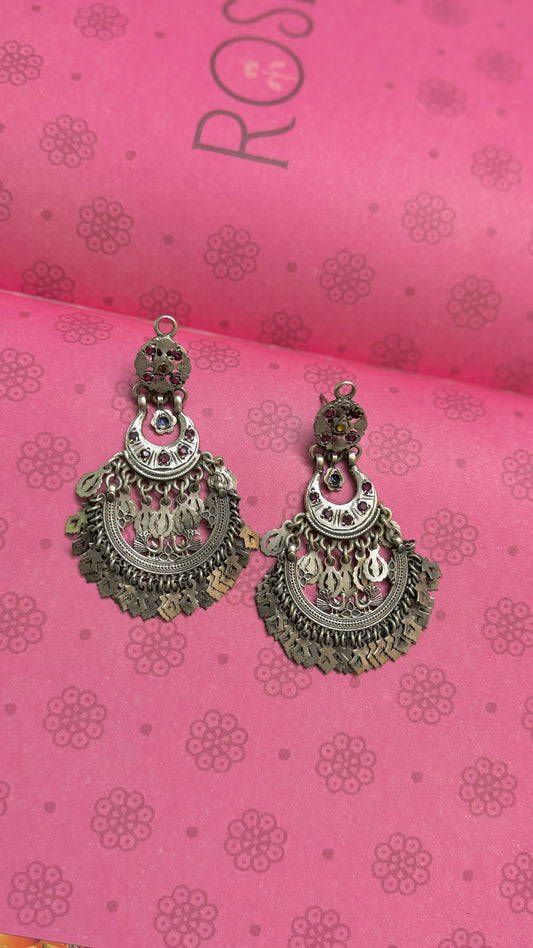 “Meera” : Vintage Chandbalis.