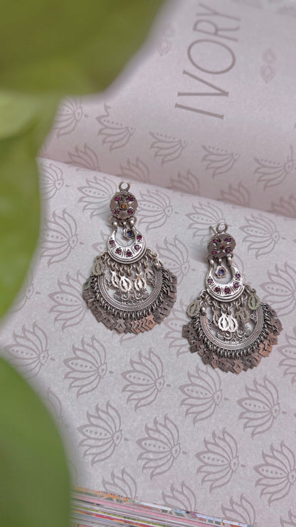 “Meera” : Vintage Chandbalis.