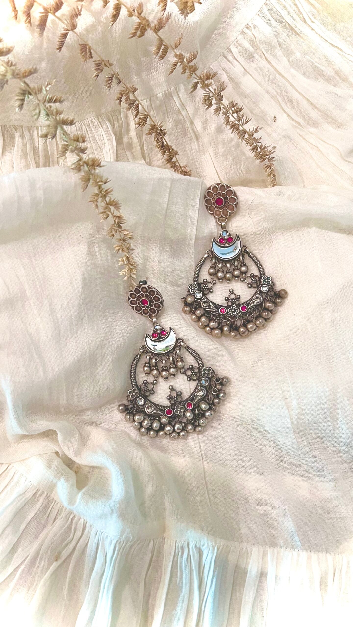 Jamuni : Celebrating the rich heritage of Indian jewelry with the radiant essence of Jamuni !!