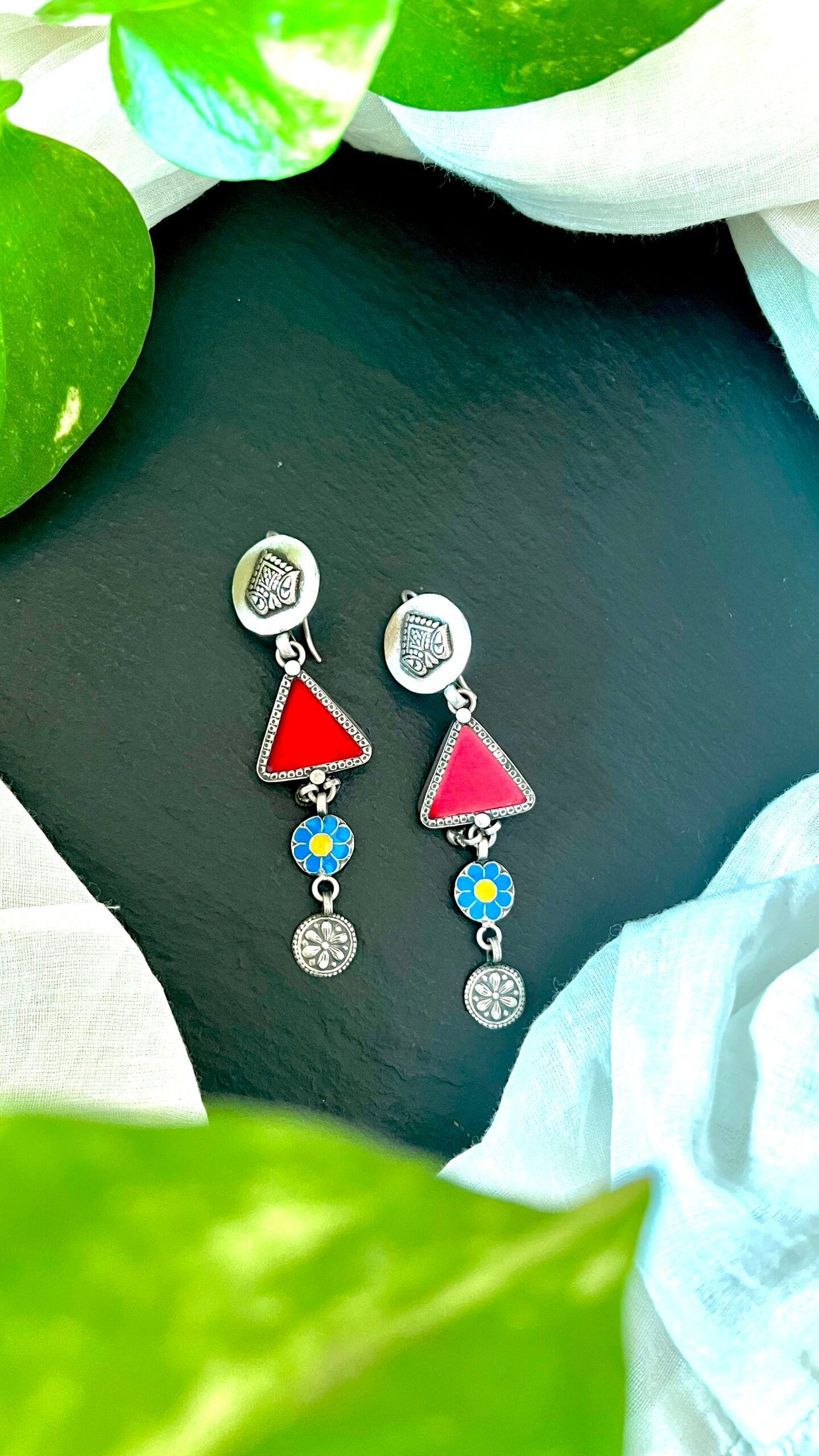 "Hibiscus"- Chic and vibrant: Pure silver paired with hibiscus red allure