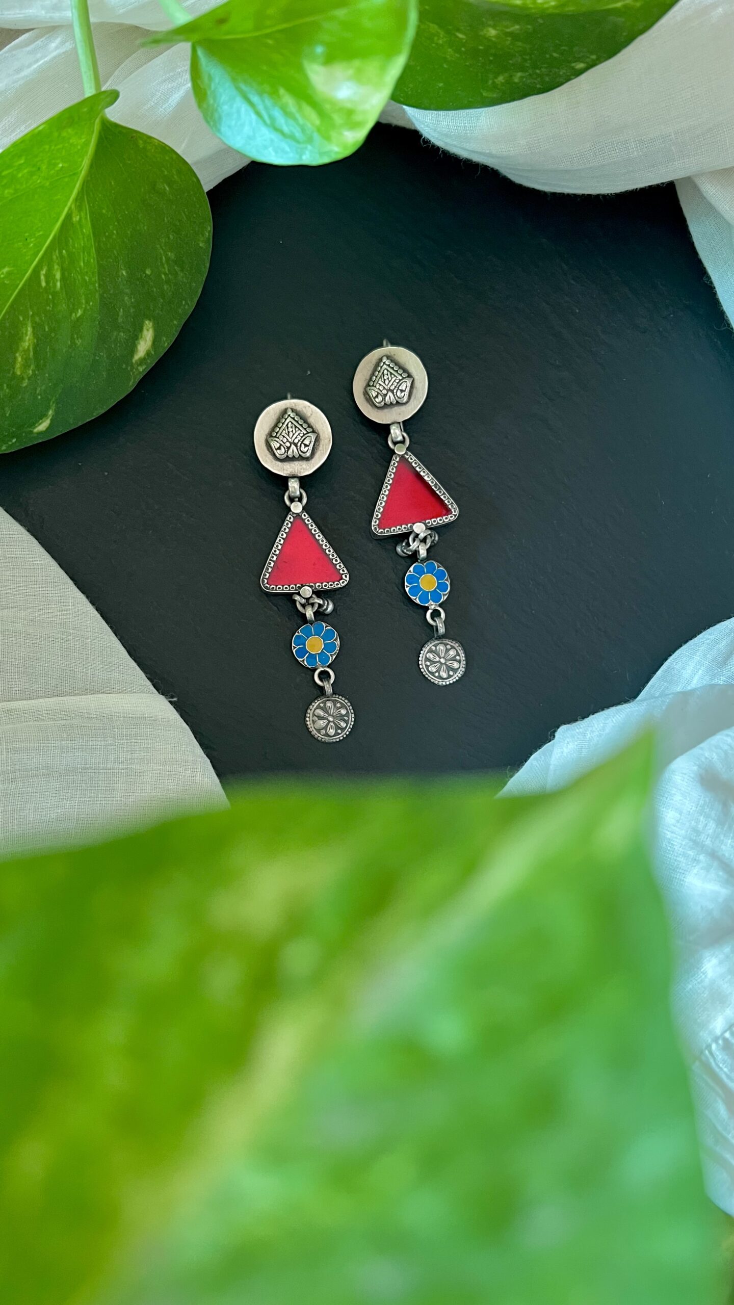 "Hibiscus"- Chic and vibrant: Pure silver paired with hibiscus red allure