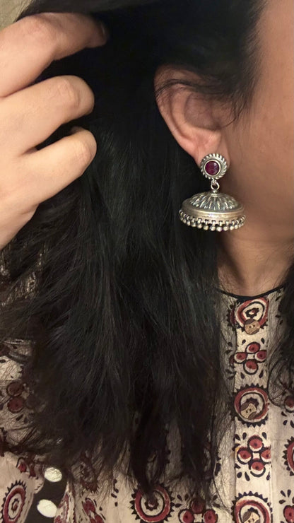 Jamuni Jhumka : Featuring a lovely 'Jamuni' hue that adds a touch of grace to your style.