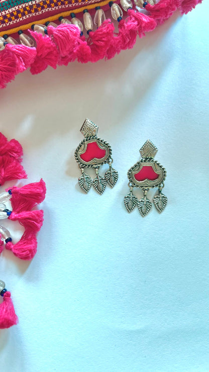 "Pankha"- (Pink): IInspired by the iconic 'Pankha' fan. Flaunt history's charm with every sway!