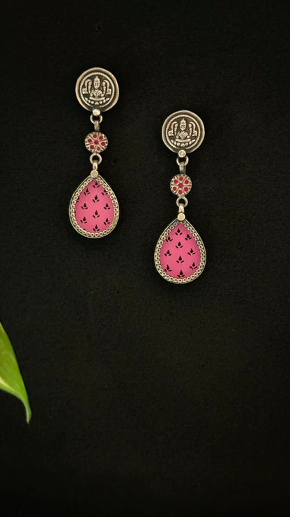 Devi Arya : delicately accented with hints of pink.