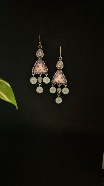 Devi Pink : delicately accented with hints of pink.