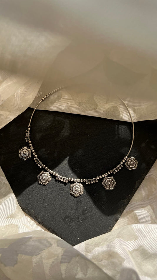 Rohini: Unveil the beauty of simplicity with a Silver hasli.